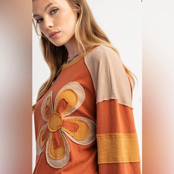 #029 Last one in Large! Easel FLOWER PATCH COLOR MIX TOP - Picture 3 of 8